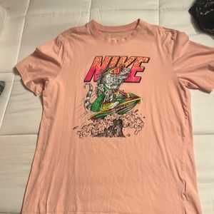 Mens size medium Nike tee.  Great used condition.  Worn very little.